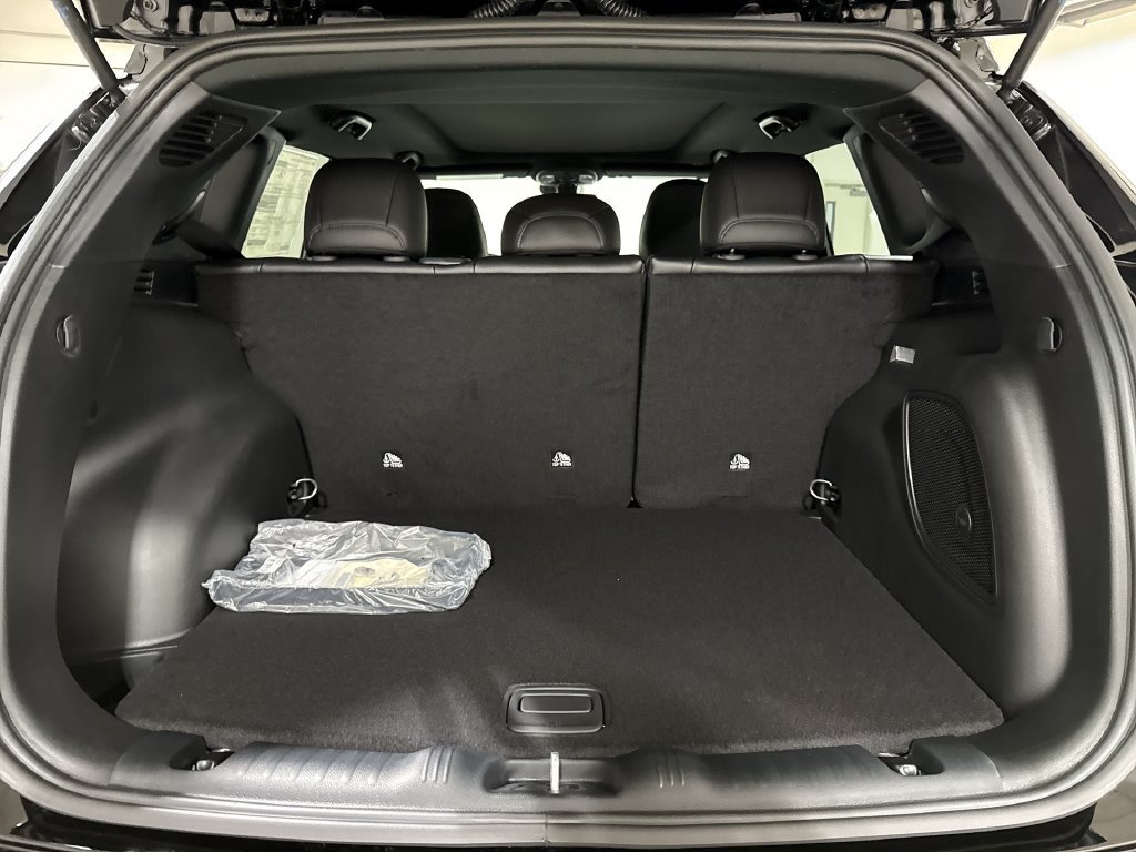 New 2026 Jeep Compass Latitude AWD/4WD image 24