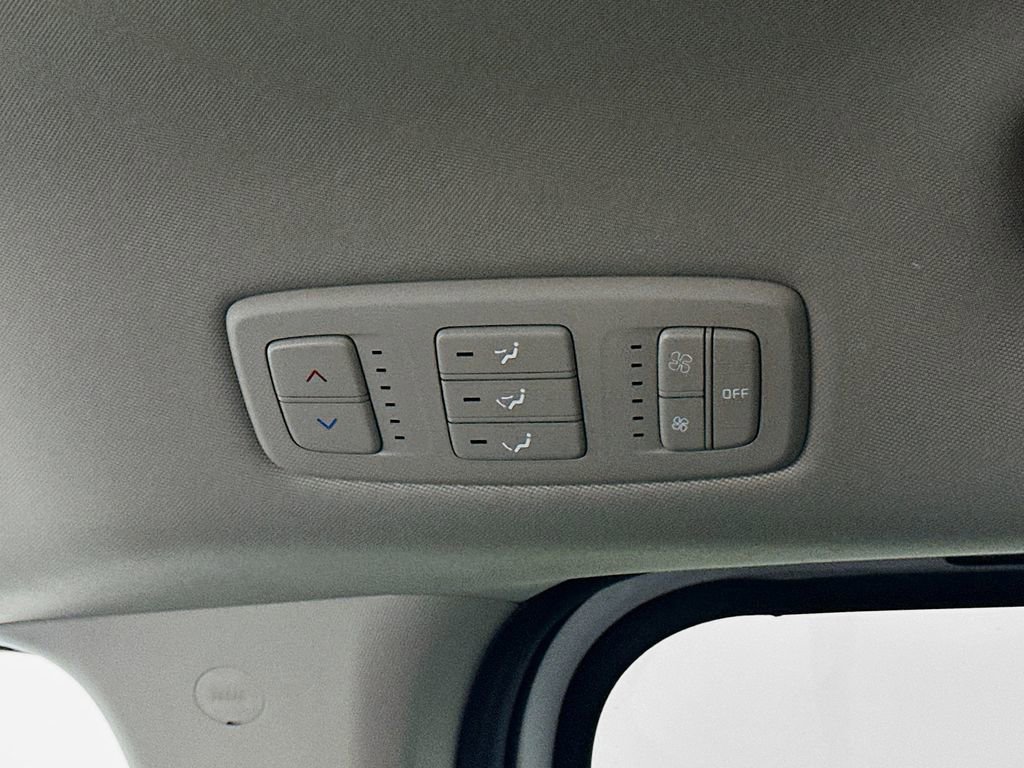 Used 2022 Kia Carnival LX FWD image 21