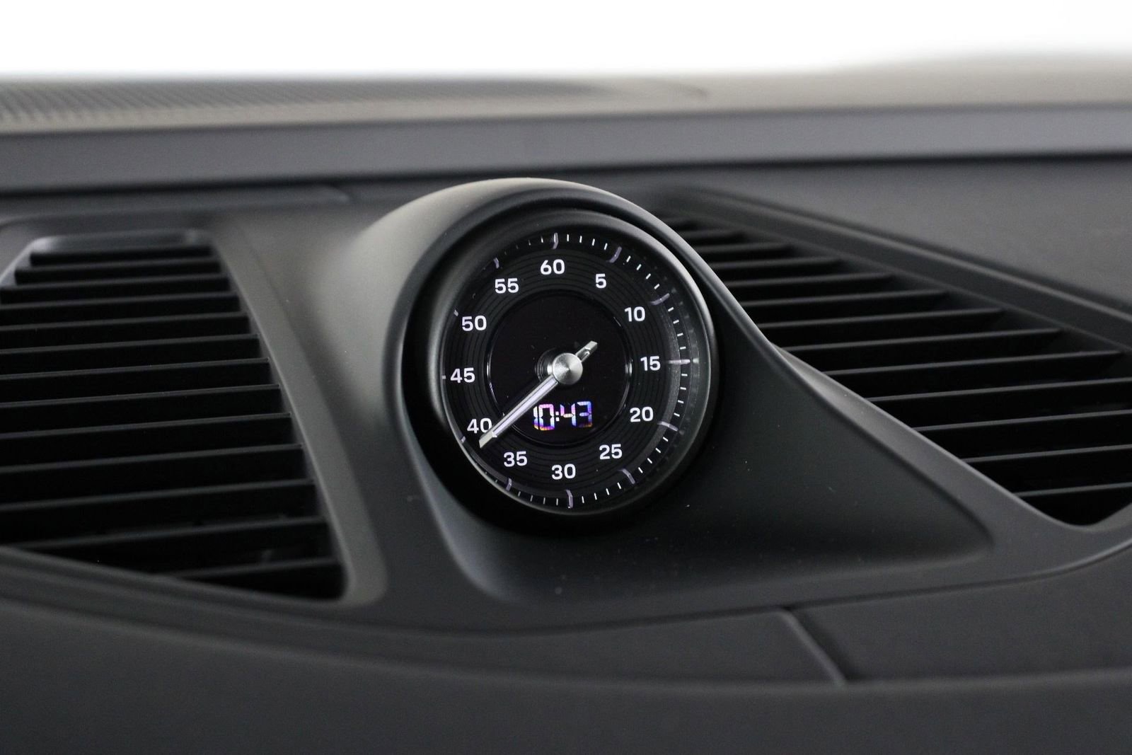 New 2026 Porsche Macan 4S Electric image 16