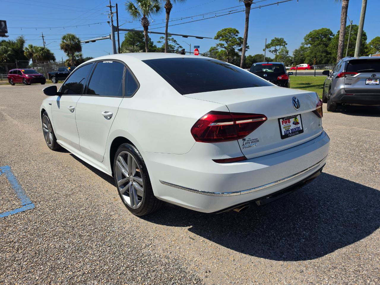Used 2018 Volkswagen Passat 2.0T R-Line FWD image 3