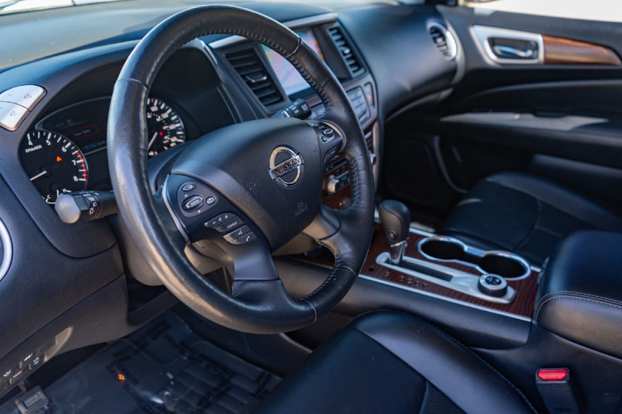 Used 2018 Nissan Pathfinder Platinum image 7