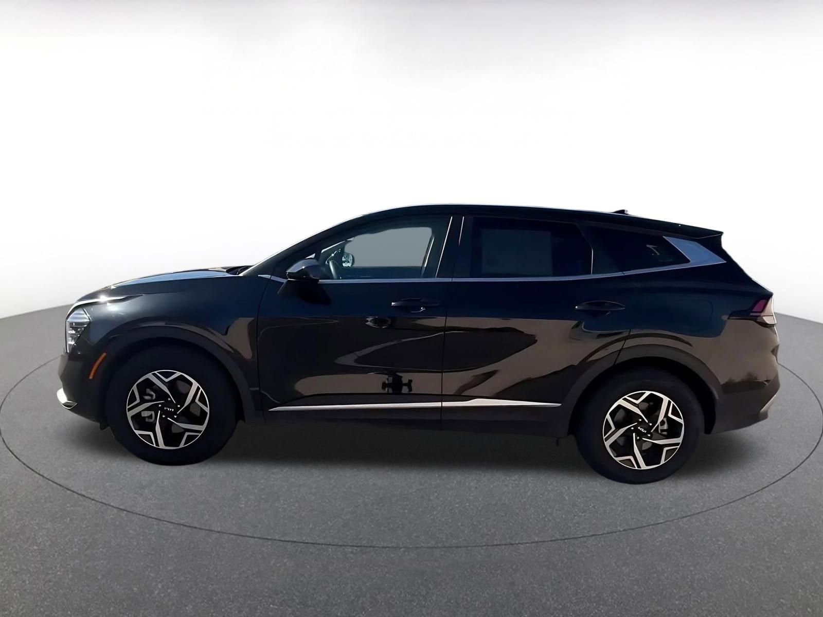 Used 2025 Kia Sportage LX FWD image 9