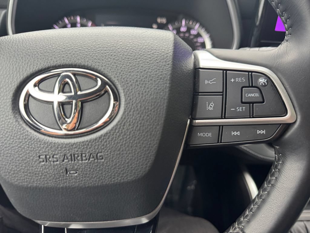 Used 2023 Toyota Highlander XSE AWD/4WD image 30