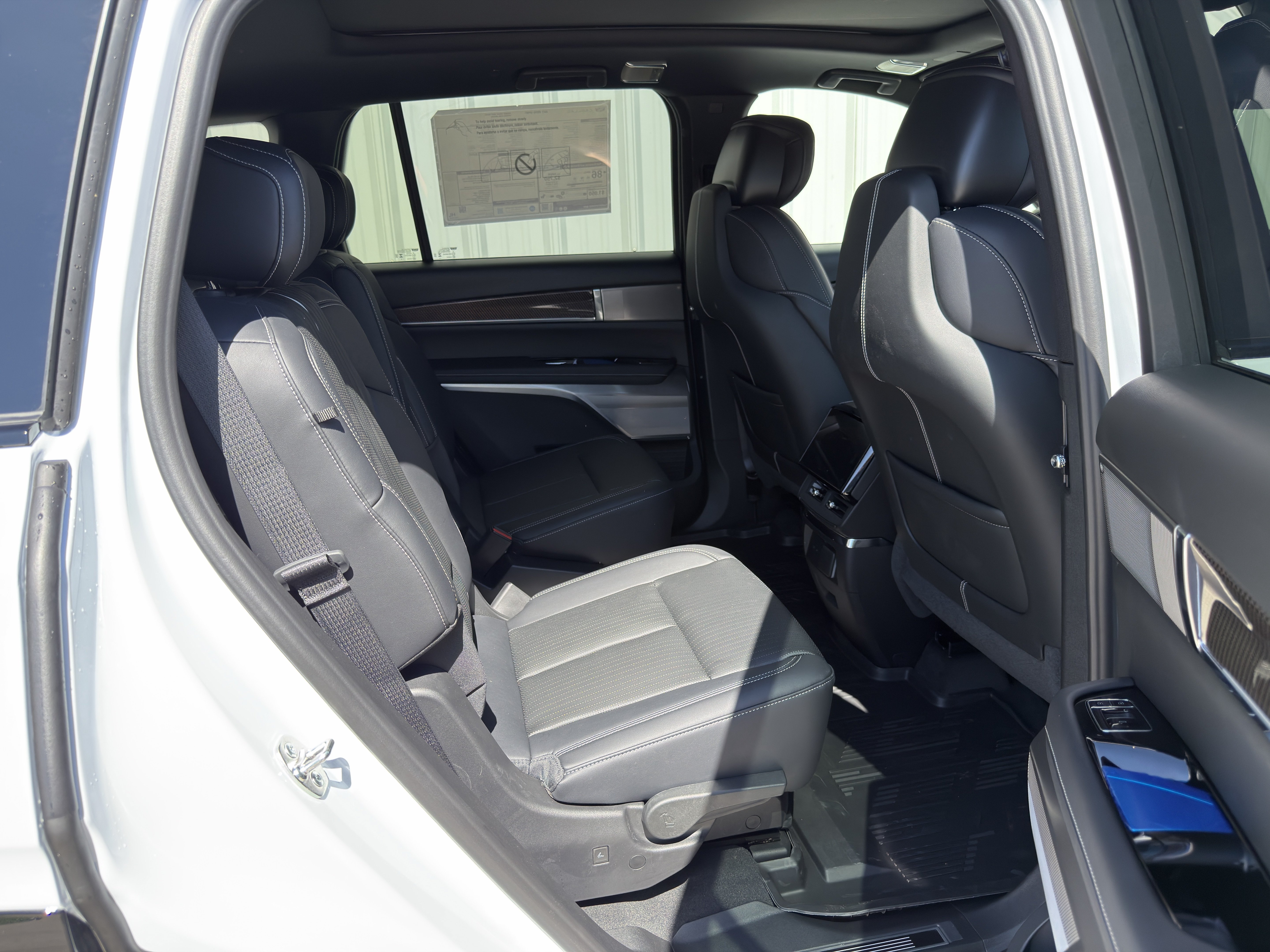 New 2027 Cadillac Vistiq Sport w/ LPO, Floor Liner Package AWD/4WD image 23