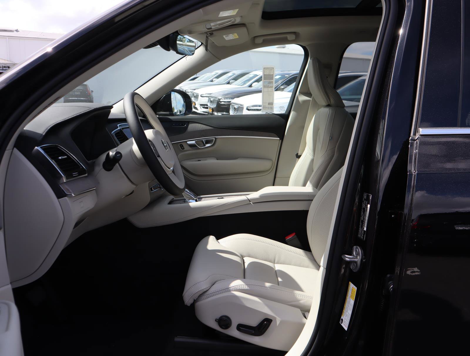 Certified 2024 Volvo XC90 B6 Ultimate image 11