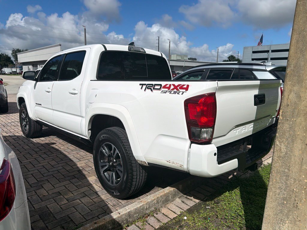 Used 2017 Toyota Tacoma TRD Sport w/ Premium & Technology Package AWD/4WD image 3