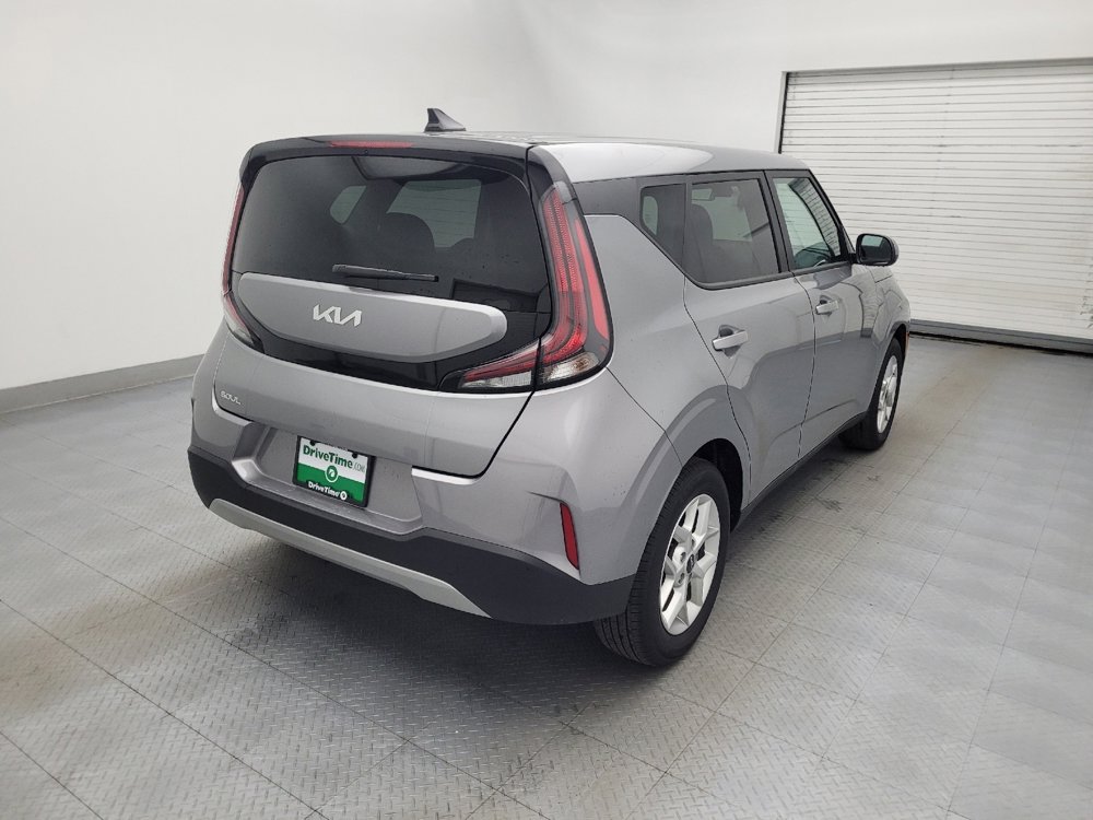 Used 2025 Kia Soul LX image 9