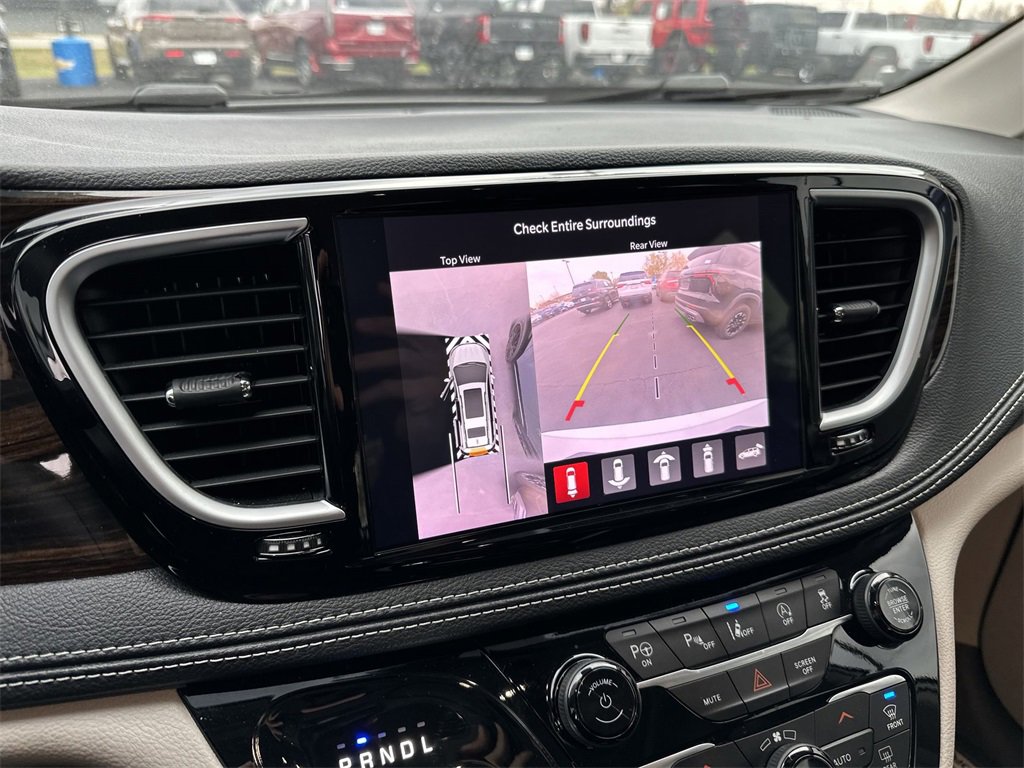 Used 2024 Chrysler Pacifica Limited w/ Uconnect Theater Family Group image 17