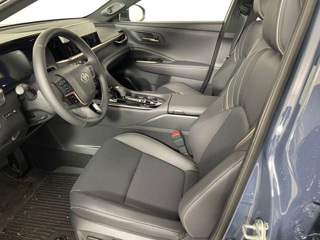 Used 2025 Toyota Crown Signia w/ Advanced Technology Package image 2