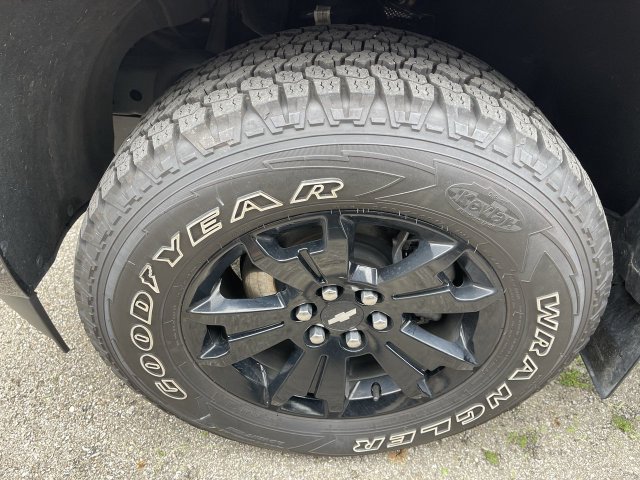 Used 2022 Chevrolet Colorado Z71 w/ Z71 Midnight Edition AWD/4WD image 2