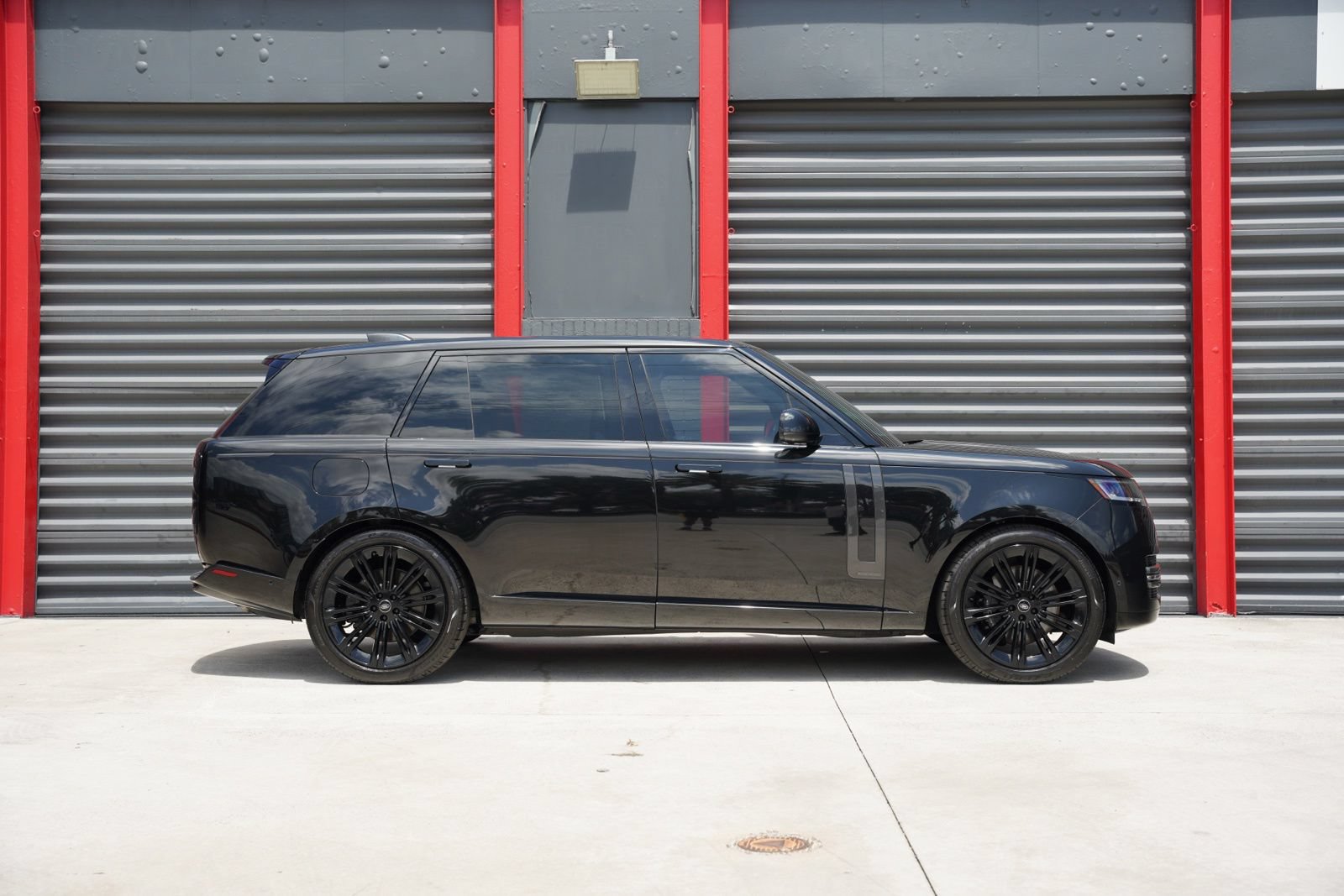 Used 2024 Land Rover Range Rover Long Wheelbase Autobiography AWD/4WD image 4