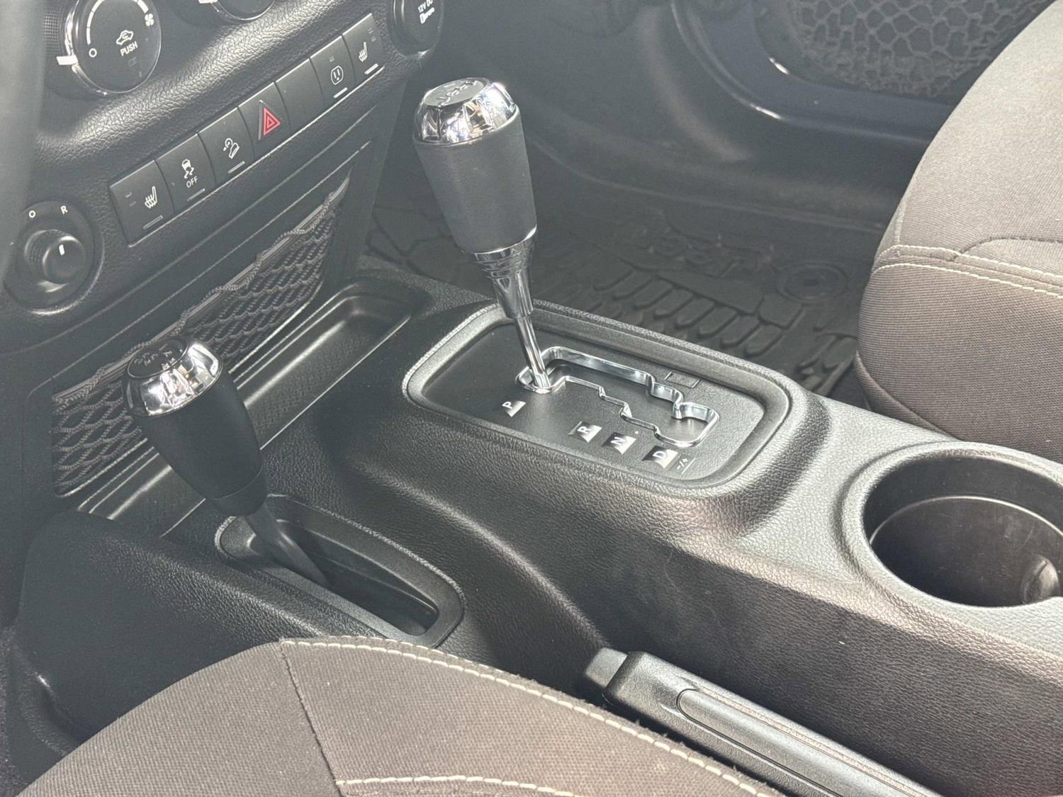 Used 2017 Jeep Wrangler Unlimited Sahara w/ Max Tow Package image 25