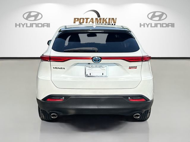 Used 2024 Toyota Venza LE AWD/4WD image 6