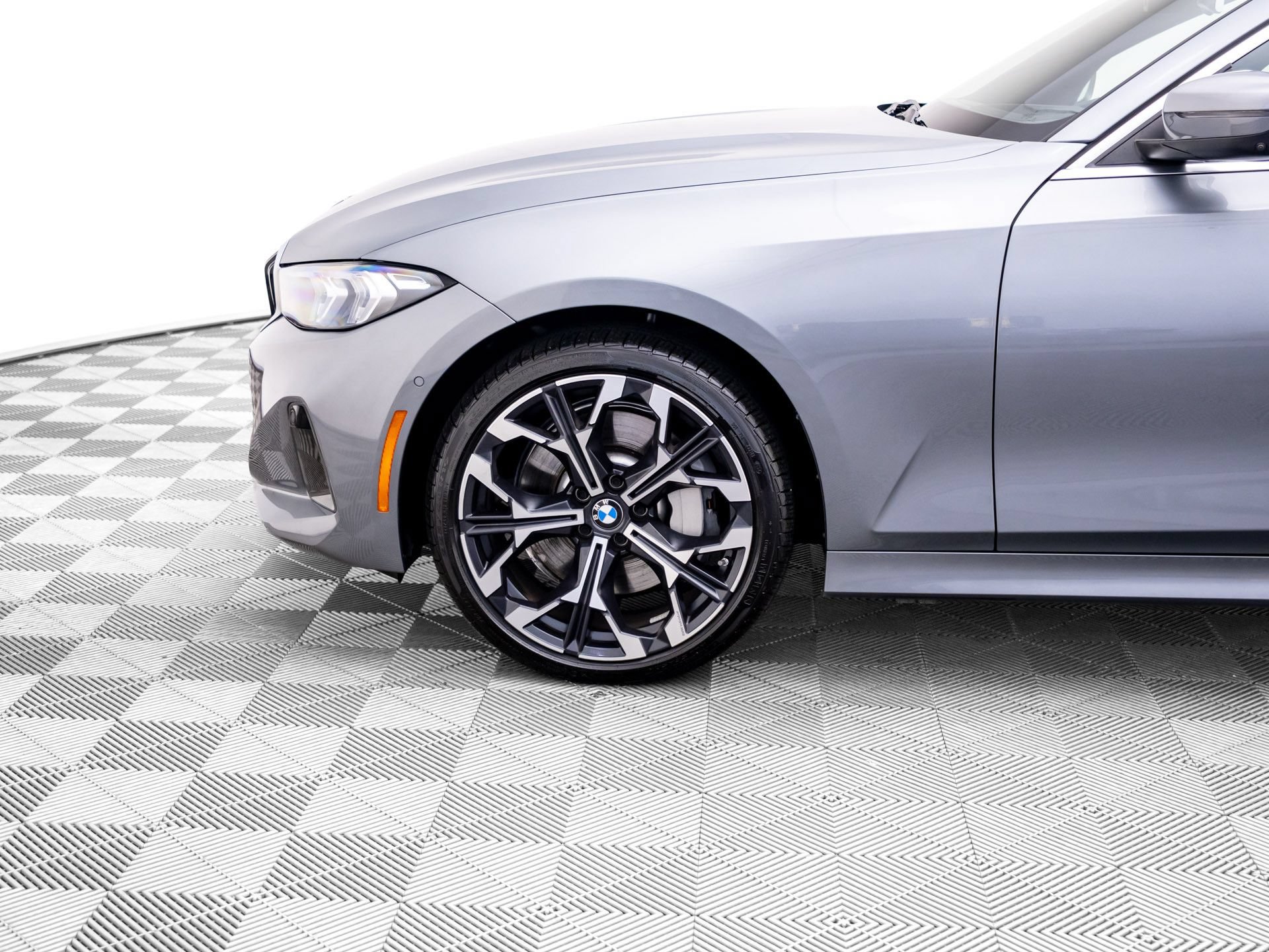 Certified 2025 BMW 330i xDrive Sedan AWD/4WD image 36