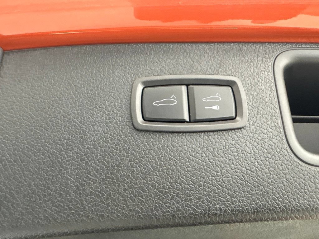 Certified 2024 Porsche Macan AWD/4WD image 21