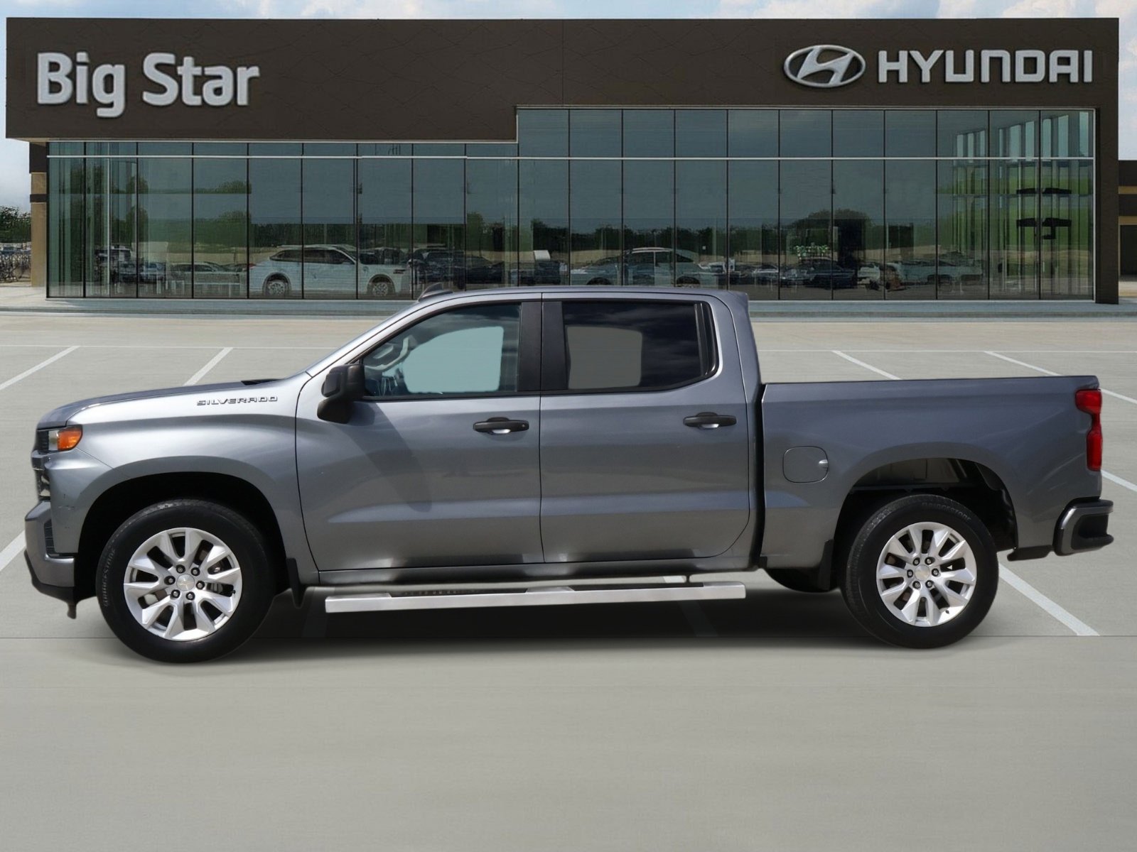 Used 2022 Chevrolet Silverado 1500 Custom image 2