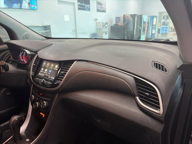 Used 2019 Chevrolet Trax LT w/ Sun & Sound Package AWD/4WD image 28