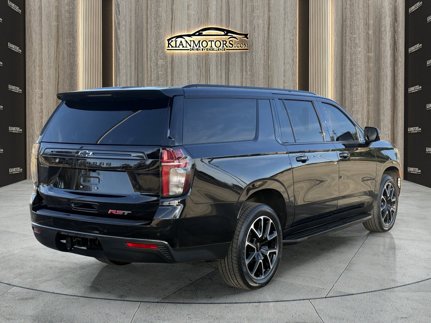 Used 2021 Chevrolet Suburban RST w/ Luxury Package AWD/4WD image 12