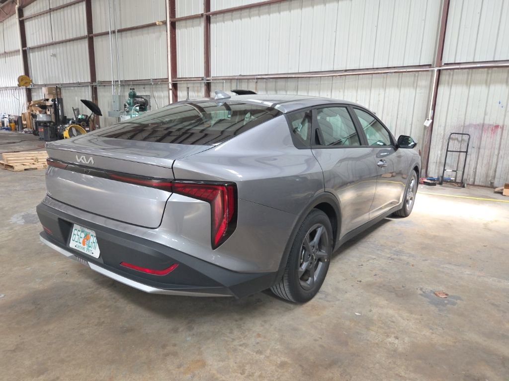 Used 2025 Kia K4 LXS image 12