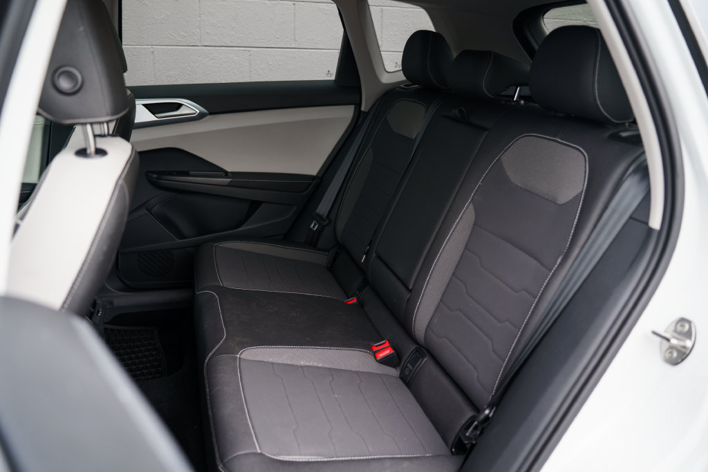 Certified 2025 Volkswagen Taos SE AWD/4WD image 18