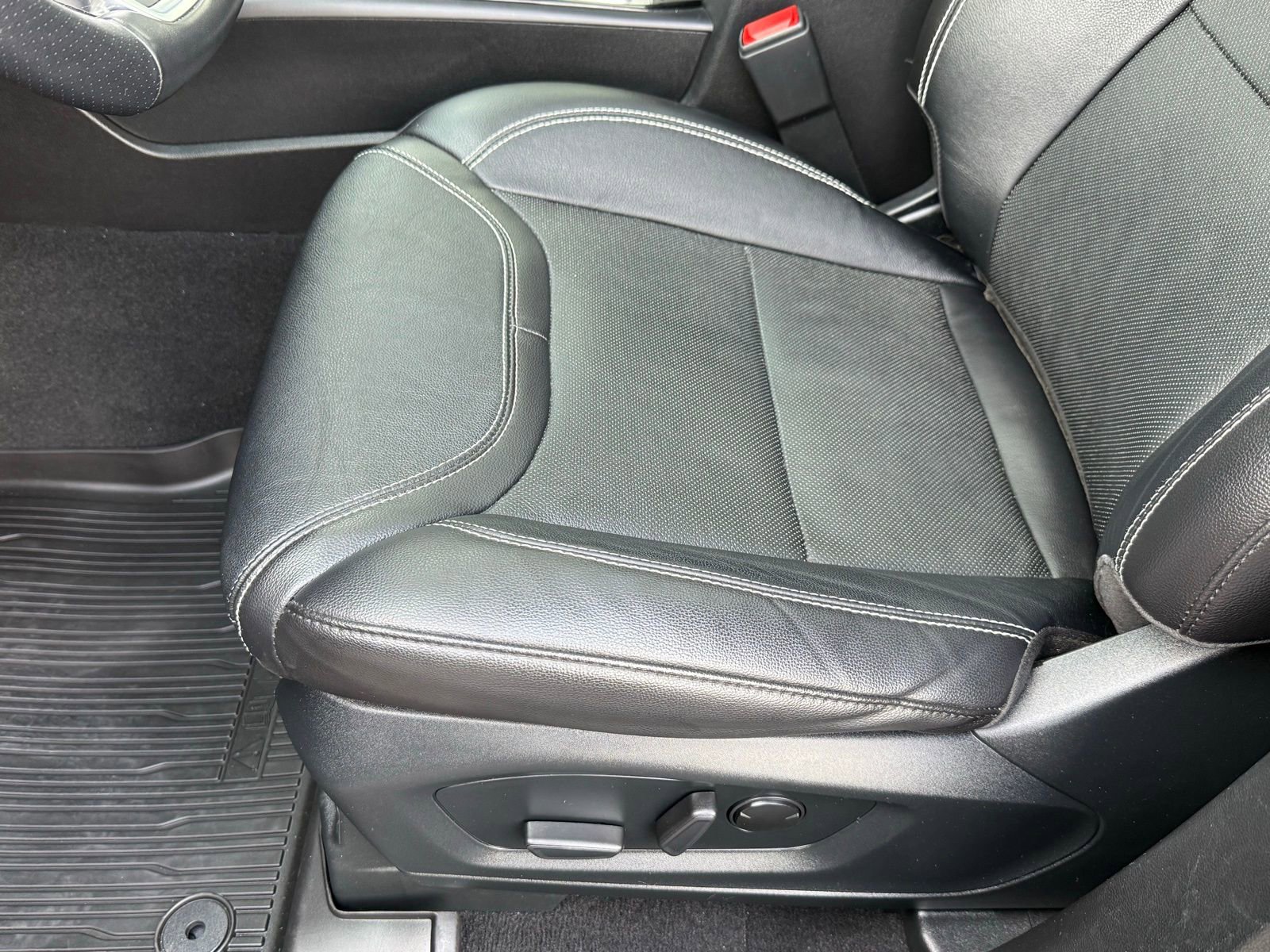 Used 2023 Ford Explorer ST w/ Equipment Group 401A image 36