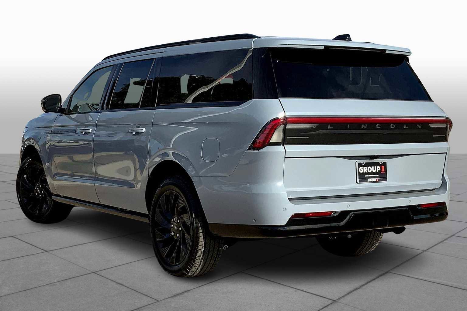 New 2025 Lincoln Navigator L Reserve w/ Jet Appearance Package image 12