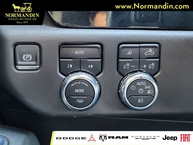 Used 2024 GMC Sierra 1500 SLT AWD/4WD image 13