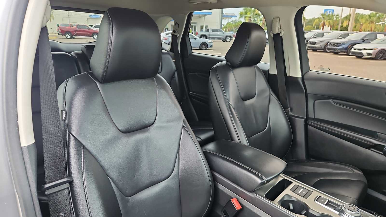 Used 2022 Ford Edge Titanium AWD/4WD image 25