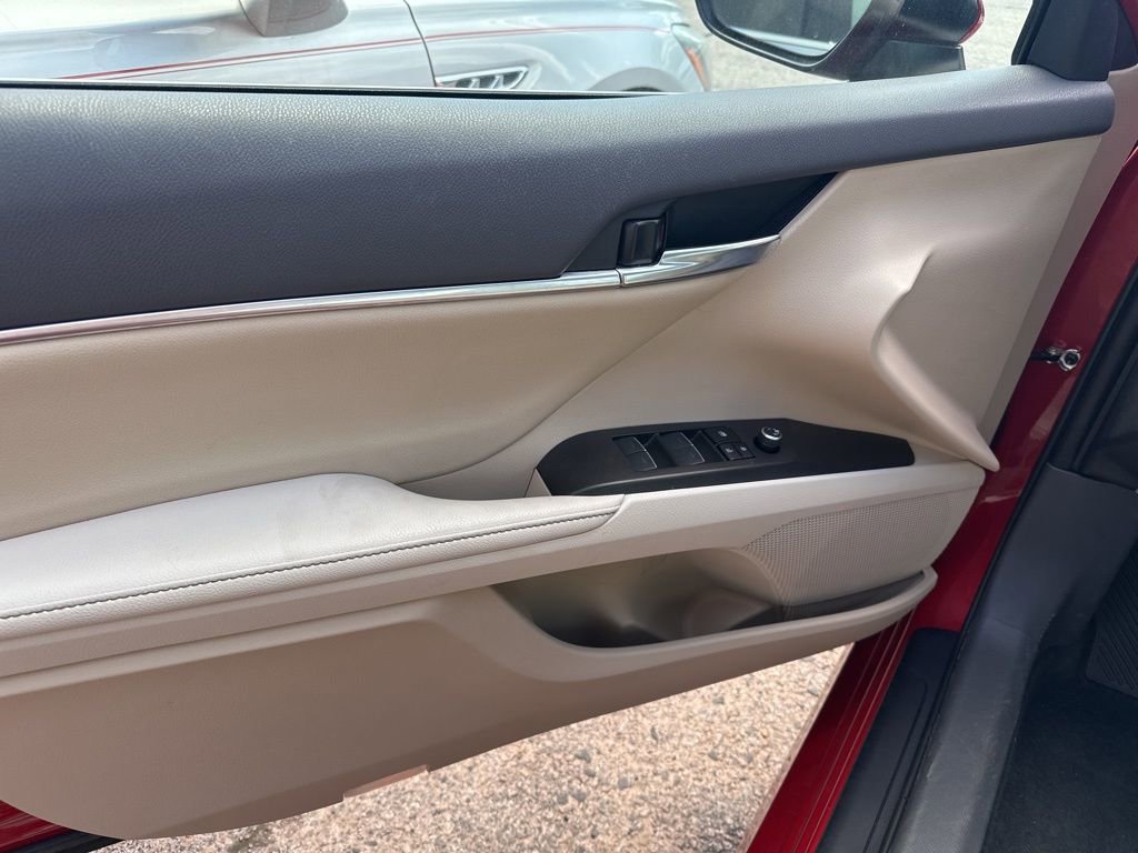 Used 2023 Toyota Camry XLE image 9