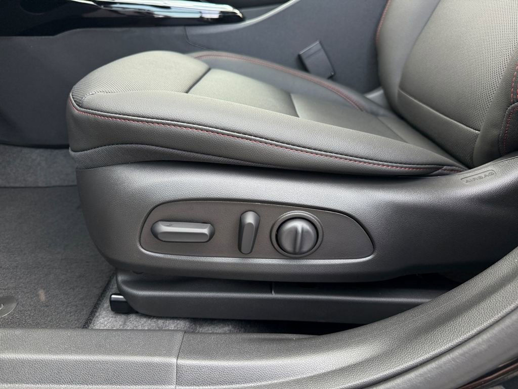 New 2026 Chevrolet Trax RS w/ Sunroof Package image 17