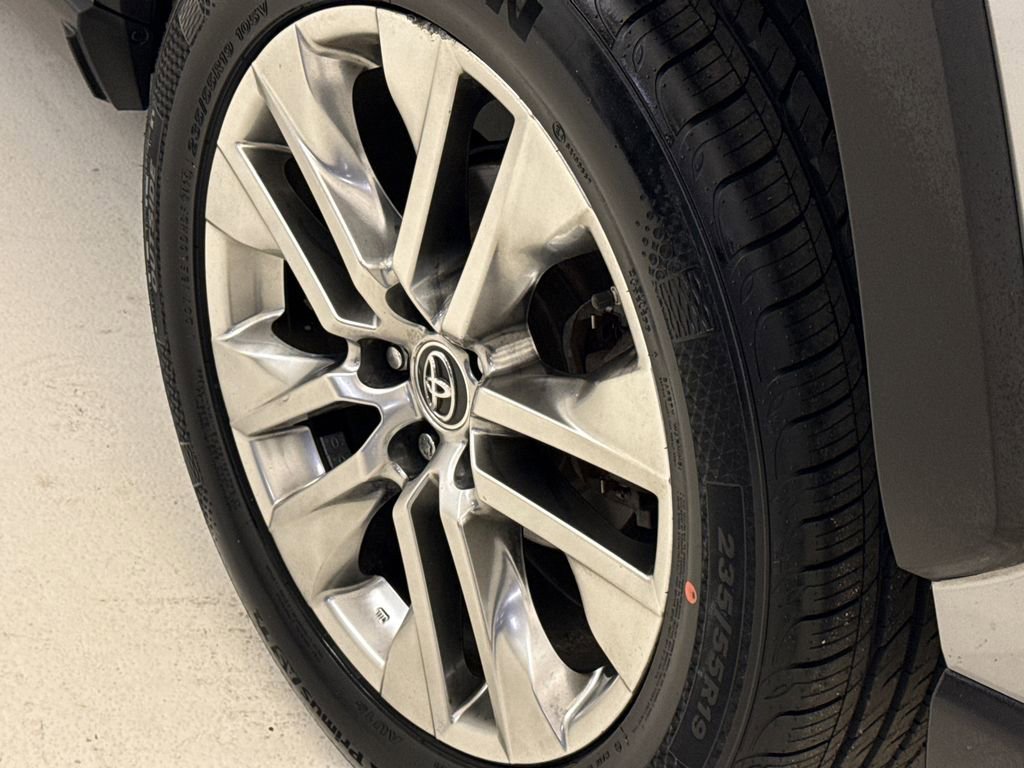 Used 2019 Toyota RAV4 XLE Premium image 11