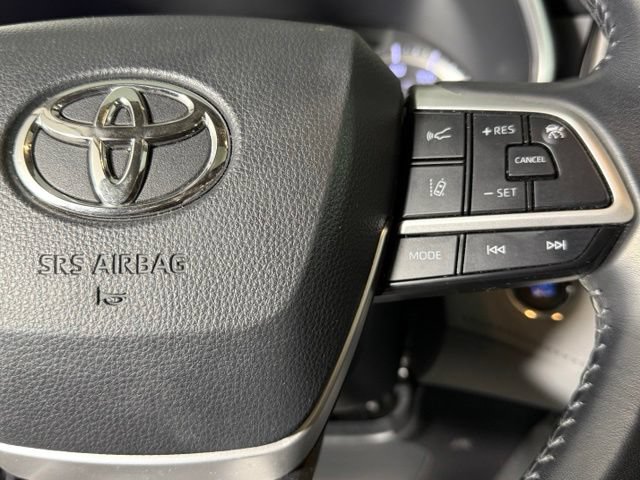 Used 2022 Toyota Highlander XLE FWD image 29