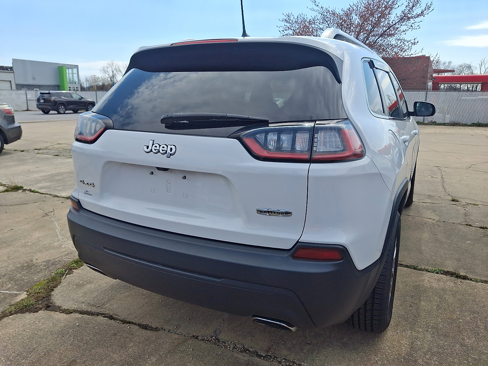 Used 2019 Jeep Cherokee Latitude Plus w/ Comfort/Convenience Group image 9