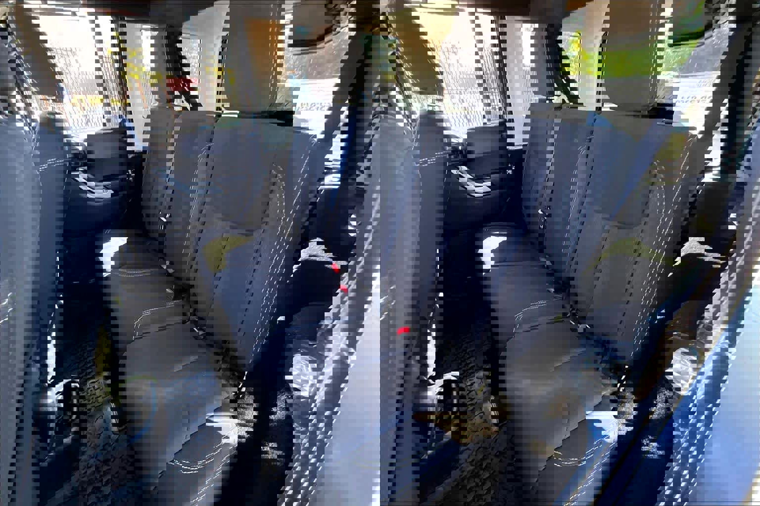 Used 2016 Jeep Wrangler Unlimited Rubicon w/ Connectivity Group image 17