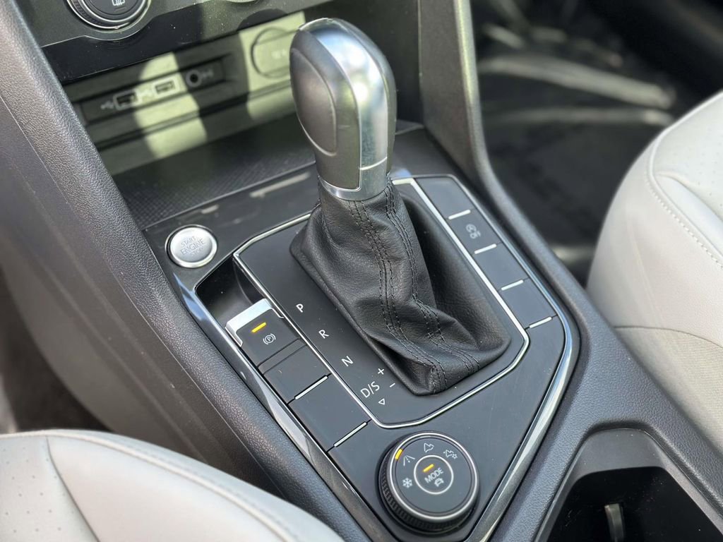 Used 2019 Volkswagen Tiguan SE w/ Panoramic Sunroof Package image 18