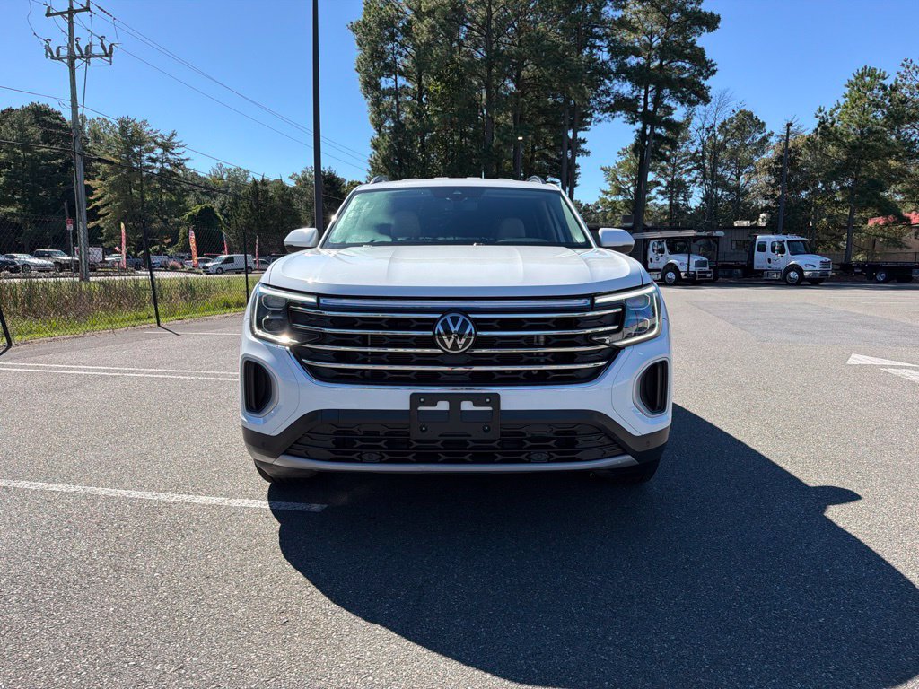 Used 2024 Volkswagen Atlas SE AWD/4WD image 3