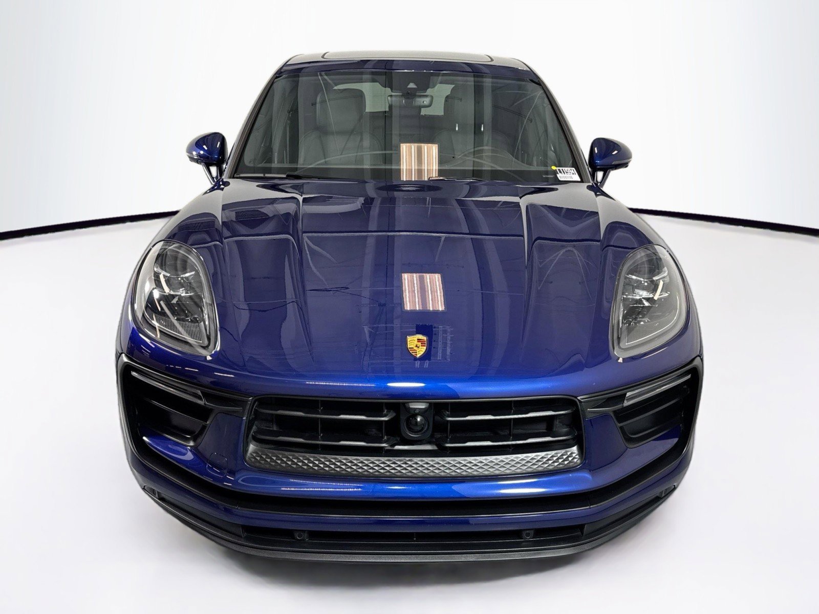Certified 2025 Porsche Macan image 6