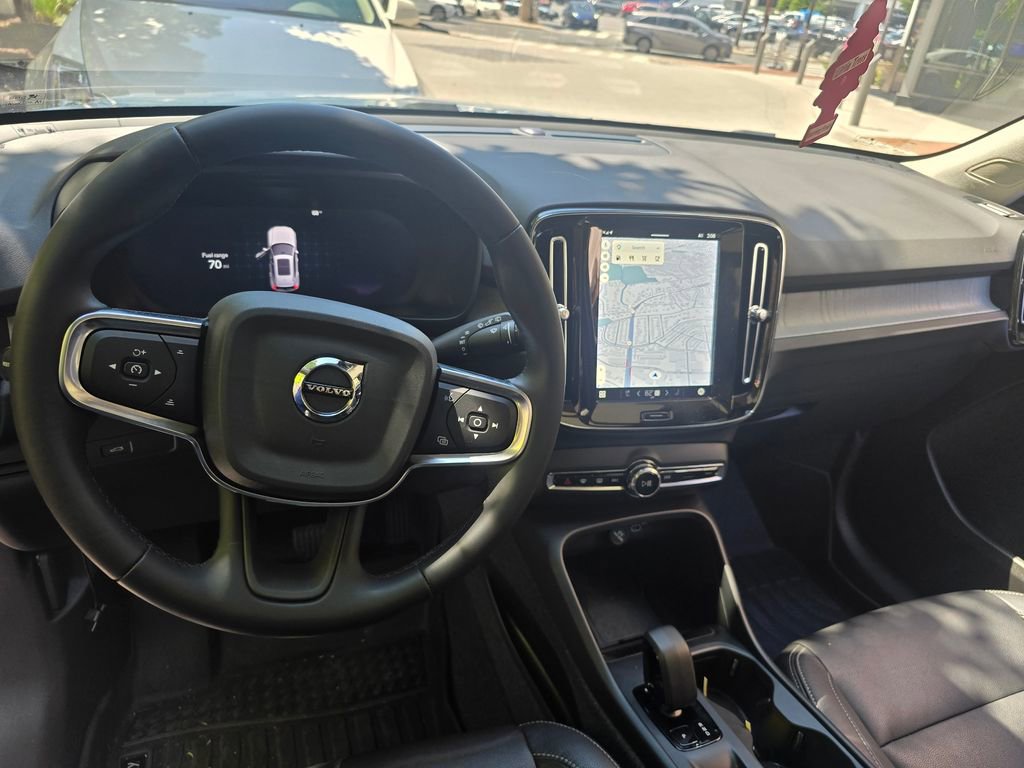 Used 2024 Volvo XC40 B5 Core AWD/4WD image 9