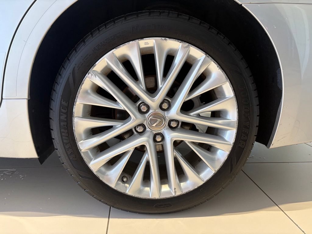 Used 2016 Lexus ES 350 w/ Luxury Package w/Wood Trim FWD image 11
