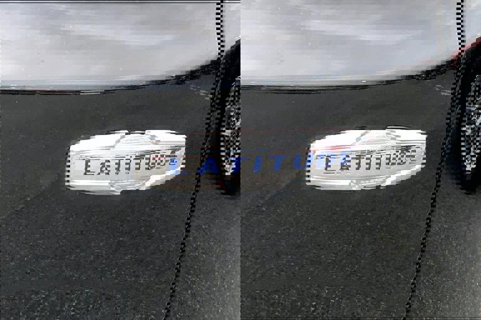 Used 2015 Jeep Renegade Latitude w/ Popular Equipment Group image 10