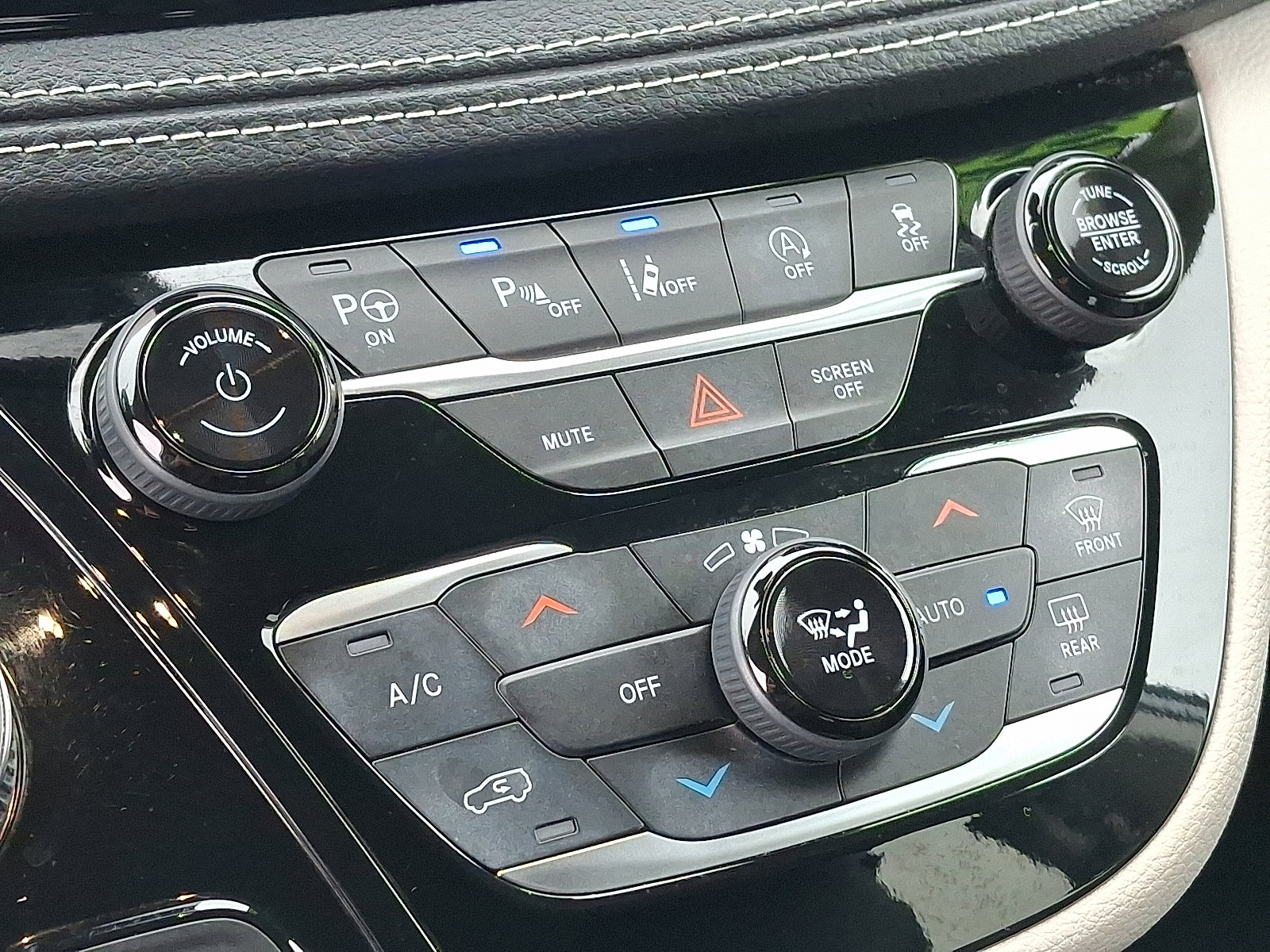 Certified 2023 Chrysler Pacifica Touring-L image 16