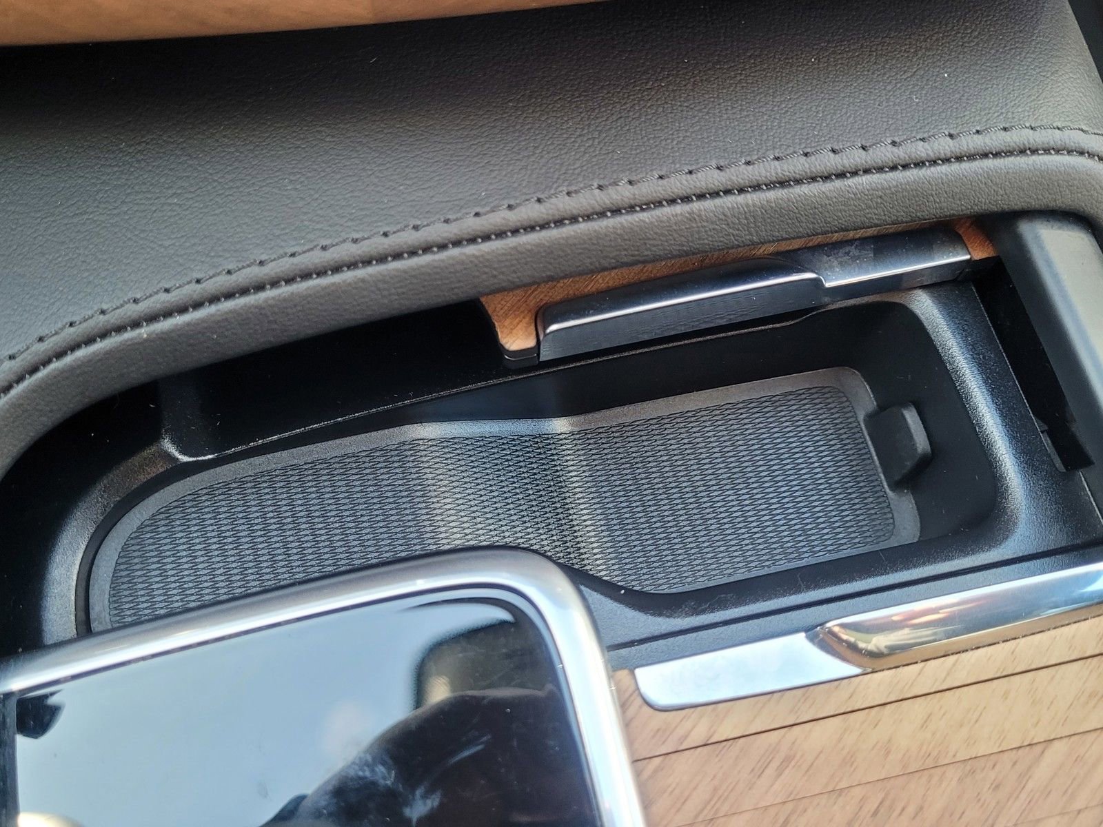 Certified 2024 Volvo XC90 T8 Plus w/ Protection Package Premier image 26