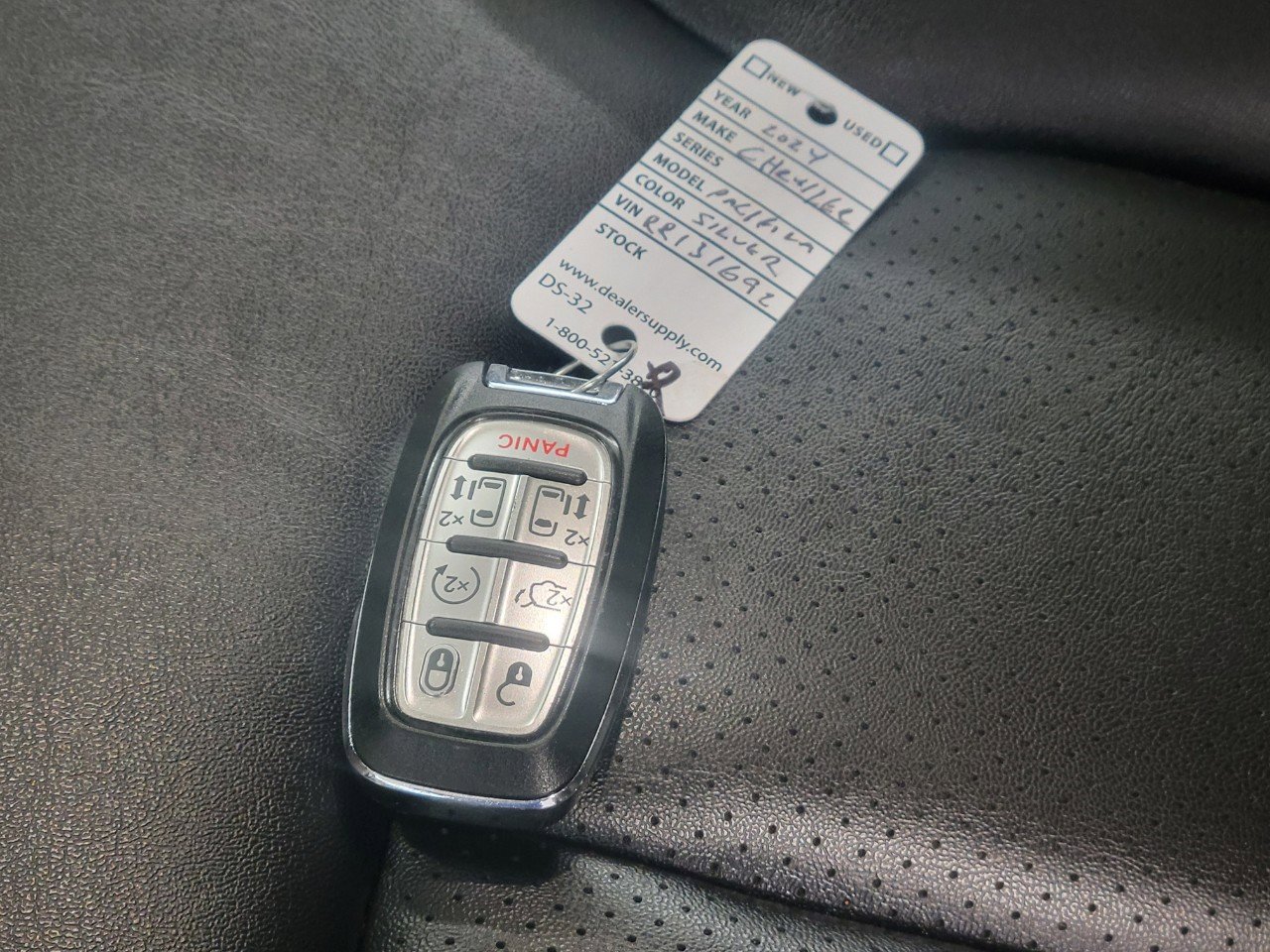 Used 2024 Chrysler Pacifica Touring-L image 27