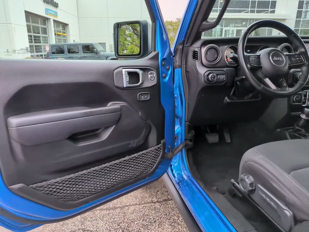 Used 2022 Jeep Gladiator Sport AWD/4WD image 21