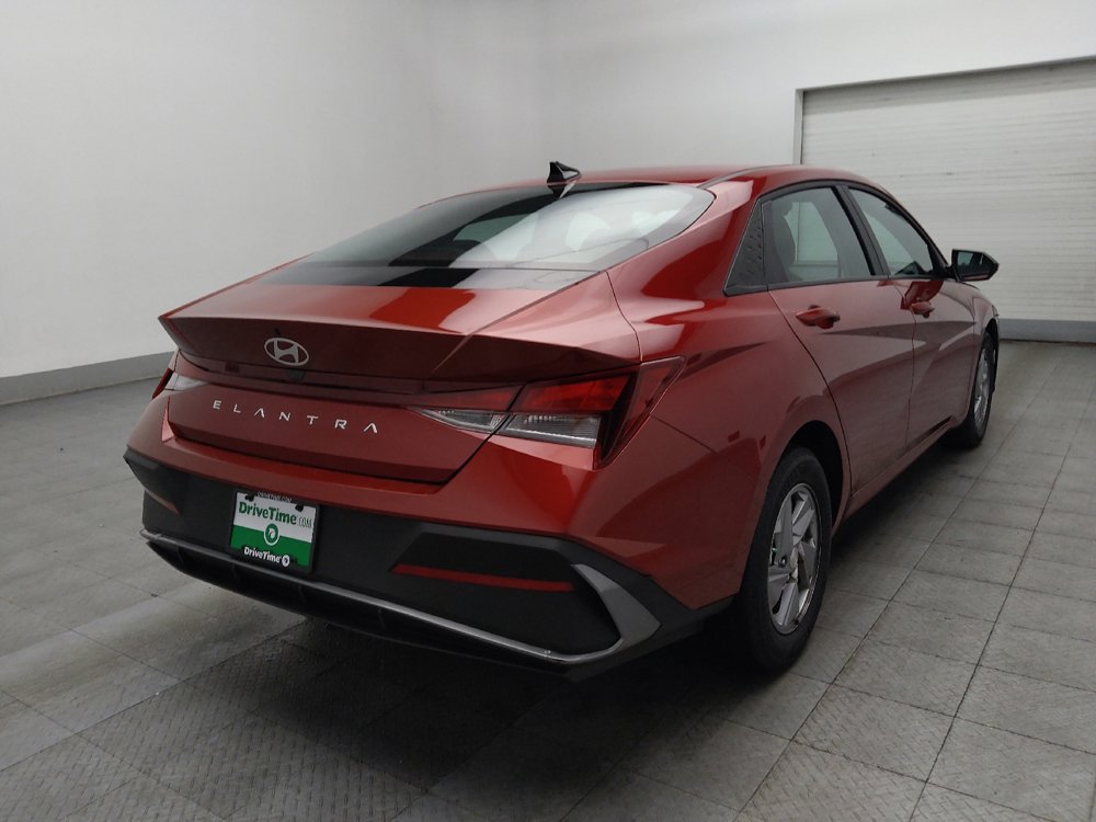 Used 2025 Hyundai Elantra SE image 9