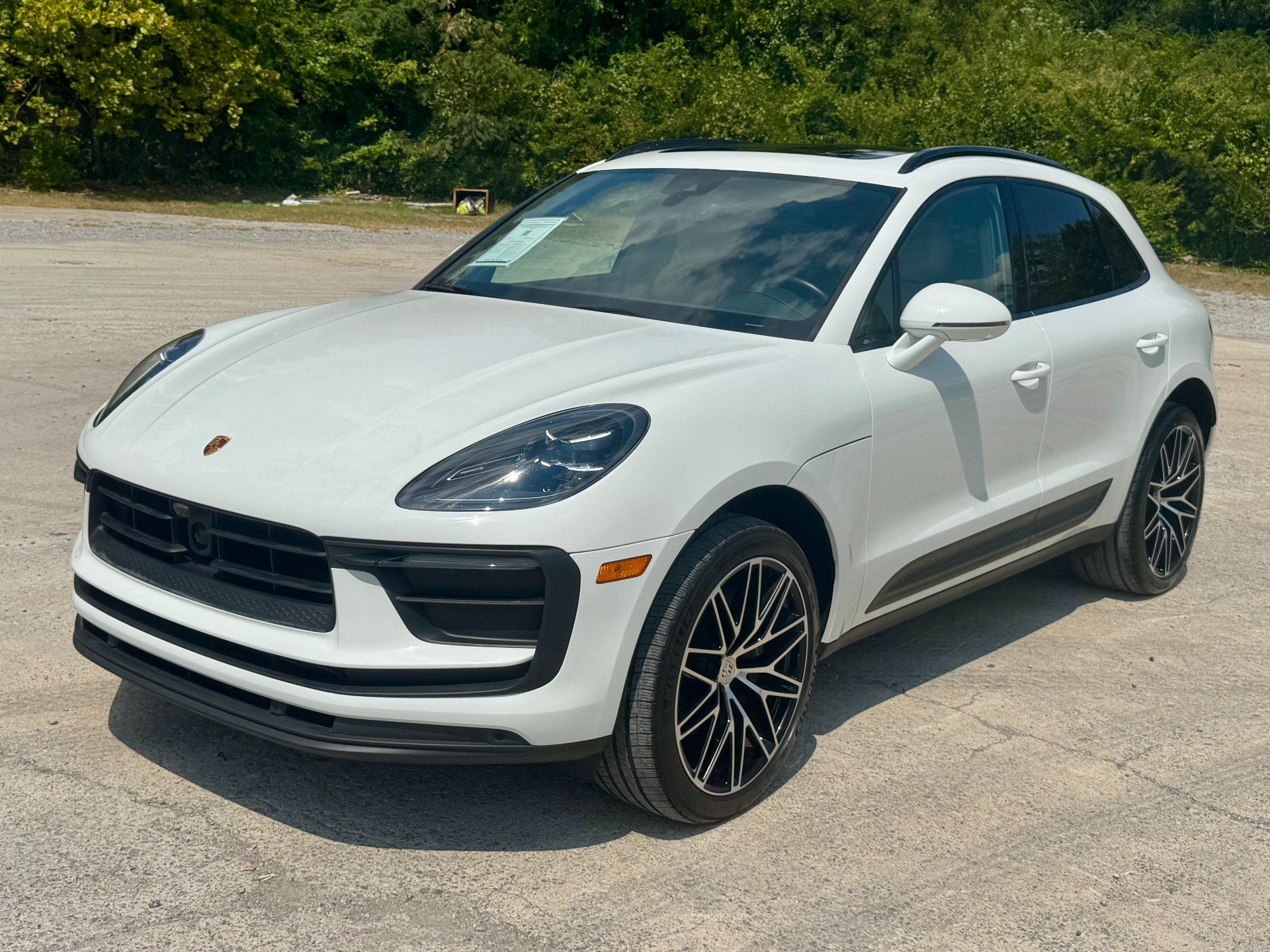 Used 2024 Porsche Macan AWD/4WD image 2