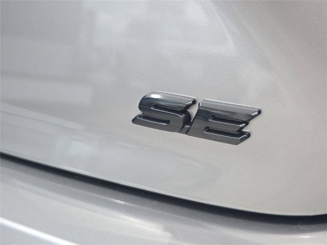 Used 2025 Toyota Camry SE w/ Convenience Package FWD image 5