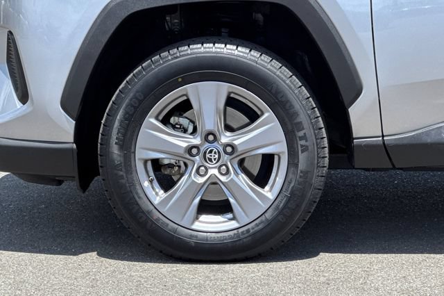 Used 2023 Toyota RAV4 LE AWD/4WD image 31