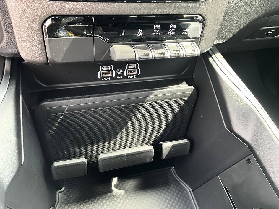 New 2026 RAM 1500 Express AWD/4WD image 23