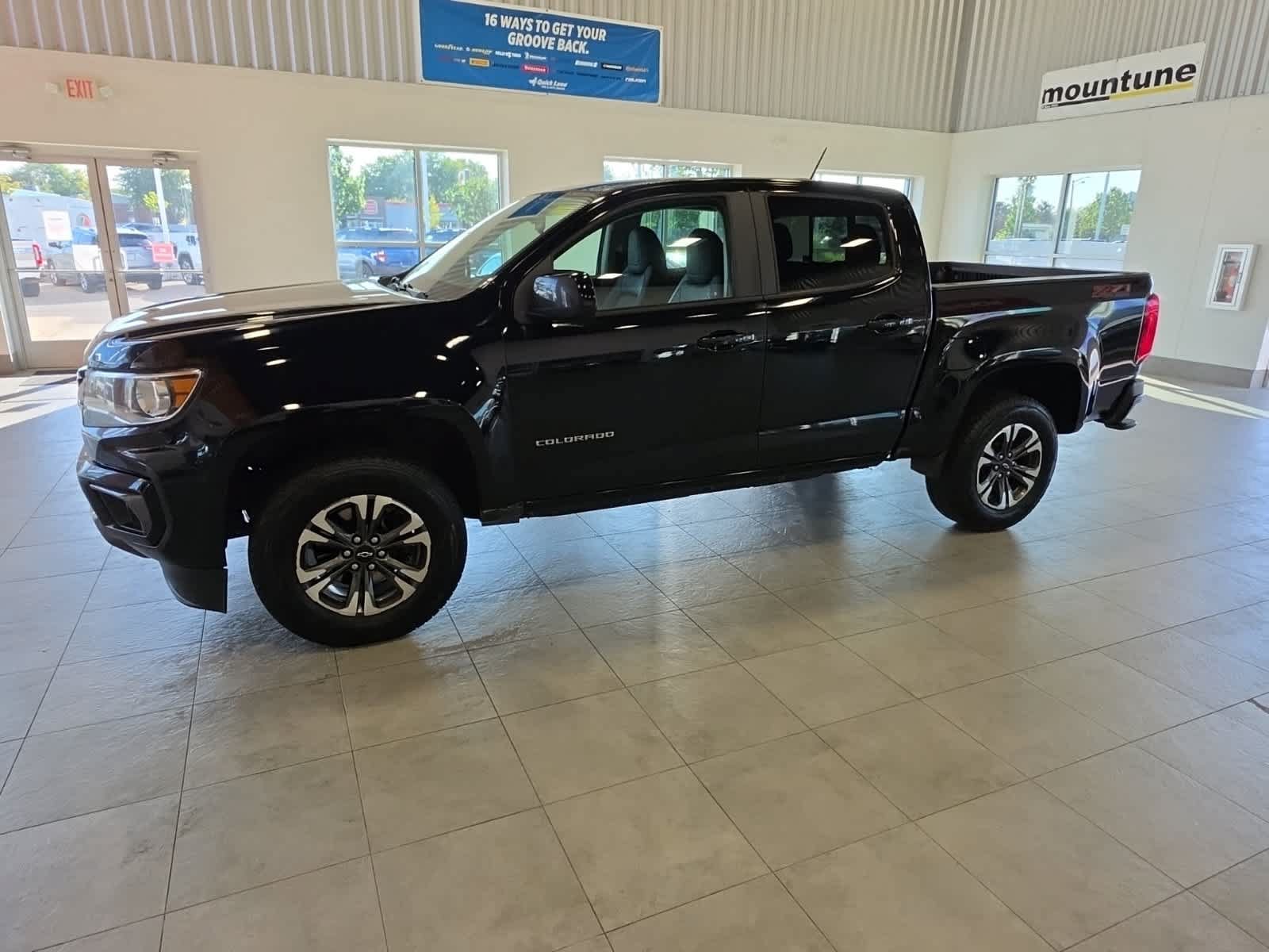 Used 2022 Chevrolet Colorado Z71 AWD/4WD image 16